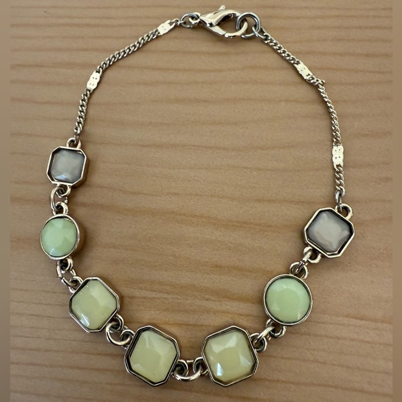 Chic Vintage Green and Blue Faux Stone Gold Tone Necklace and Bracelet Set - Picture 3 of 5